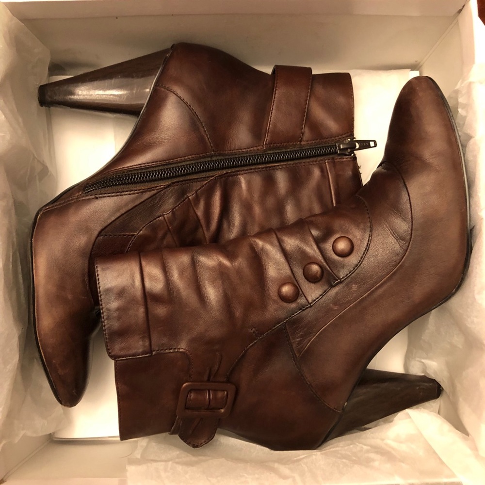 Baker’s Denise brown ankle boot, size 7.5